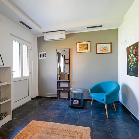 Casa Marti With Terrace & Garden Apartment
