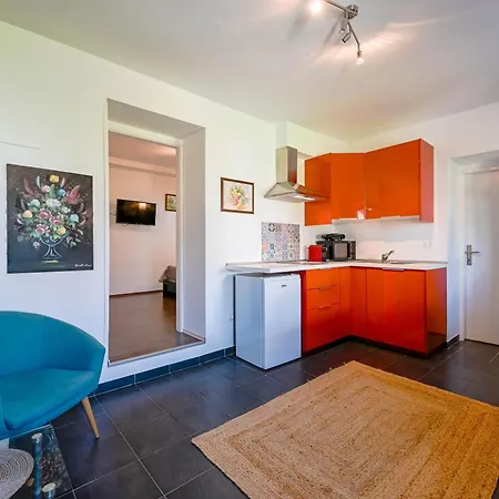 Casa Marti With Terrace & Garden Apartment
