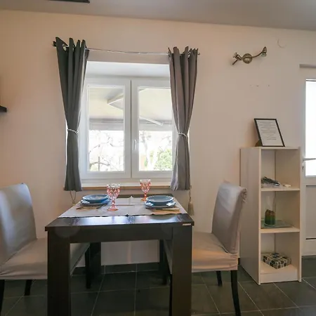 Apartment Casa Marti With Terrace & Garden