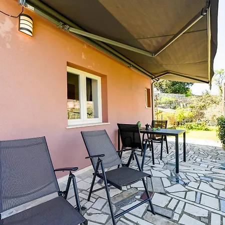 Apartment Casa Marti With Terrace & Garden Rovinj