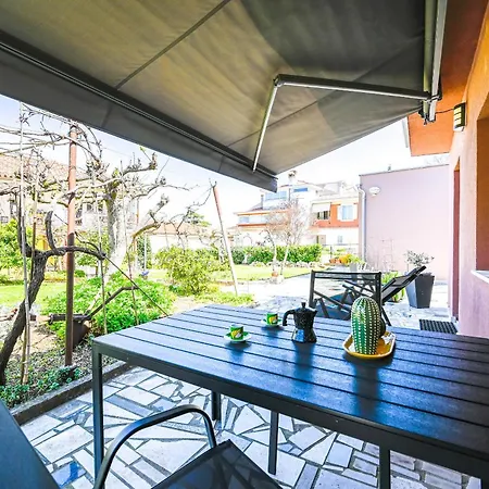 Apartment Casa Marti With Terrace & Garden