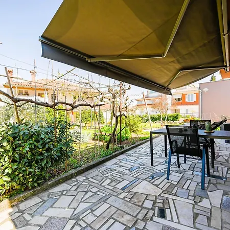 Casa Marti With Terrace & Garden Apartment *