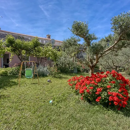 Casa Marti With Terrace & Garden Daire *