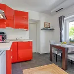 Casa Marti With Terrace & Garden 아파트