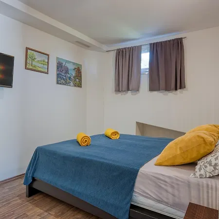 Casa Marti With Terrace & Garden روفينج