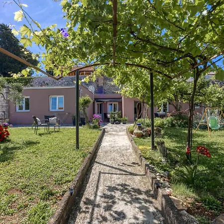 شقة Casa Marti With Terrace & Garden روفينج