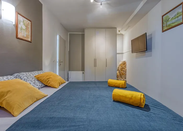 Apartment Casa Marti With Terrace & Garden