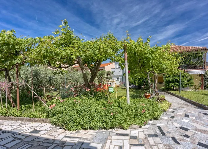 Apartment Casa Marti With Terrace & Garden