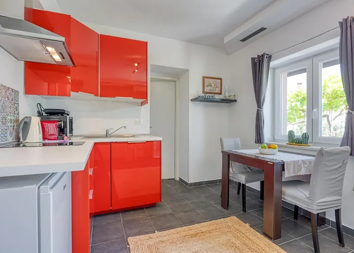 Casa Marti With Terrace & Garden Apartment